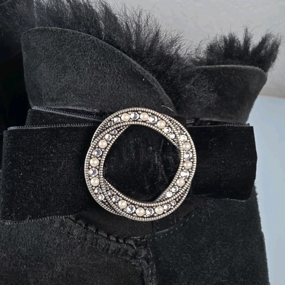 UGG Mini Karlie Brooch Black Suade Boots Size 8 Velvet & Swarovski Crystals Warm